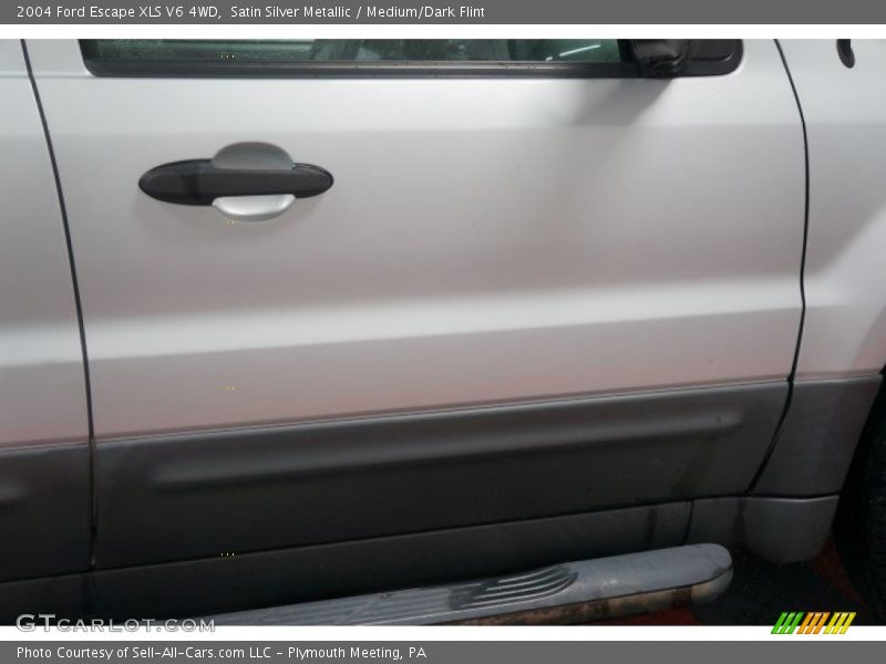 Satin Silver Metallic / Medium/Dark Flint 2004 Ford Escape XLS V6 4WD