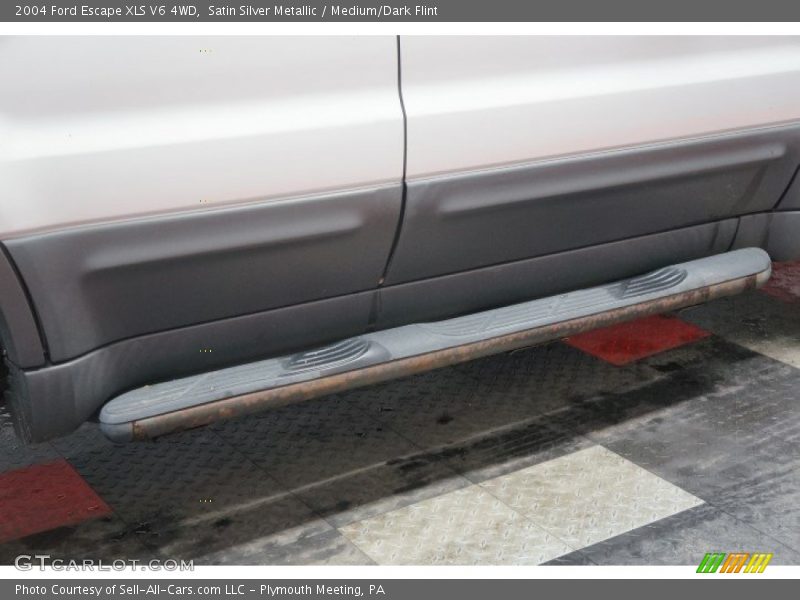 Satin Silver Metallic / Medium/Dark Flint 2004 Ford Escape XLS V6 4WD