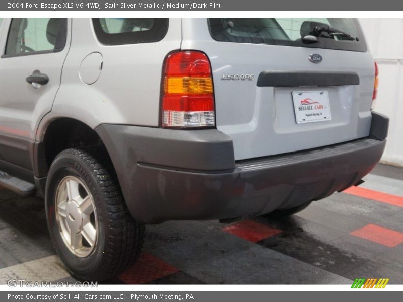 Satin Silver Metallic / Medium/Dark Flint 2004 Ford Escape XLS V6 4WD