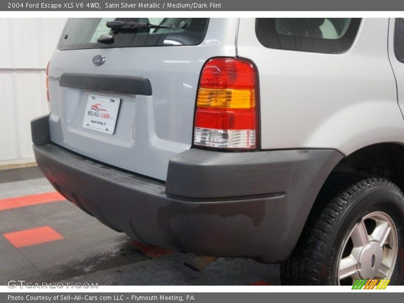 Satin Silver Metallic / Medium/Dark Flint 2004 Ford Escape XLS V6 4WD