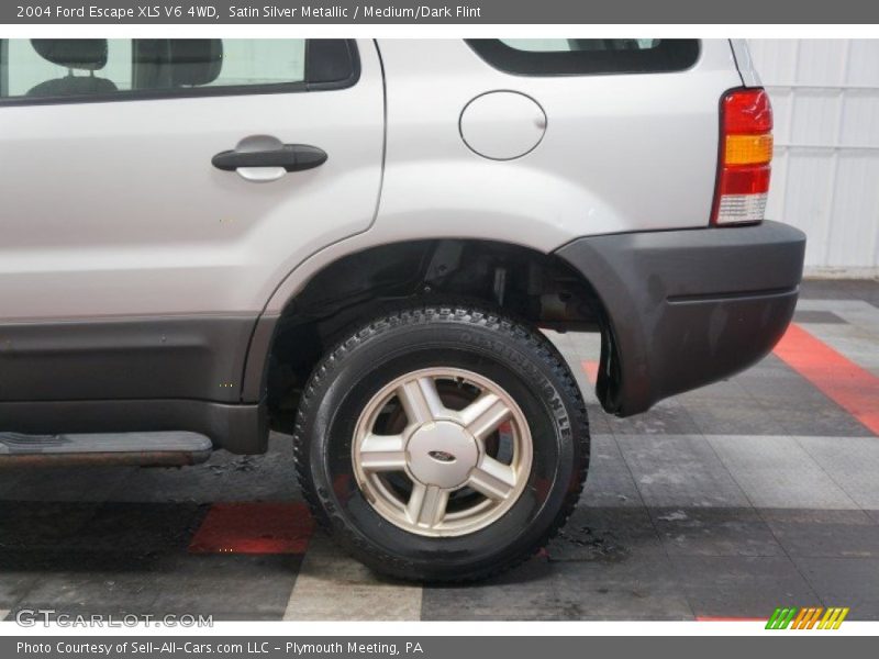 Satin Silver Metallic / Medium/Dark Flint 2004 Ford Escape XLS V6 4WD