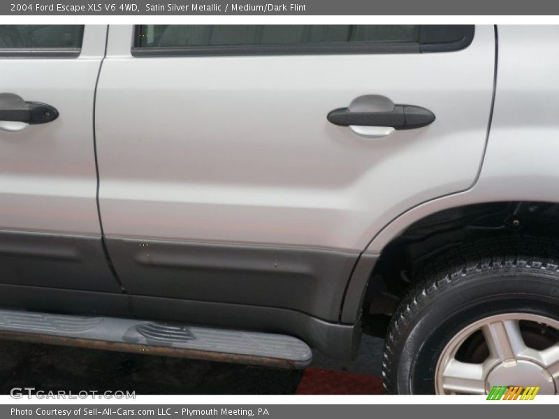 Satin Silver Metallic / Medium/Dark Flint 2004 Ford Escape XLS V6 4WD