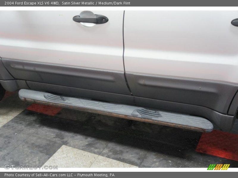 Satin Silver Metallic / Medium/Dark Flint 2004 Ford Escape XLS V6 4WD