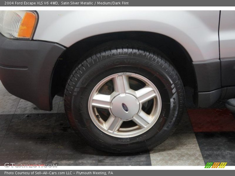 Satin Silver Metallic / Medium/Dark Flint 2004 Ford Escape XLS V6 4WD