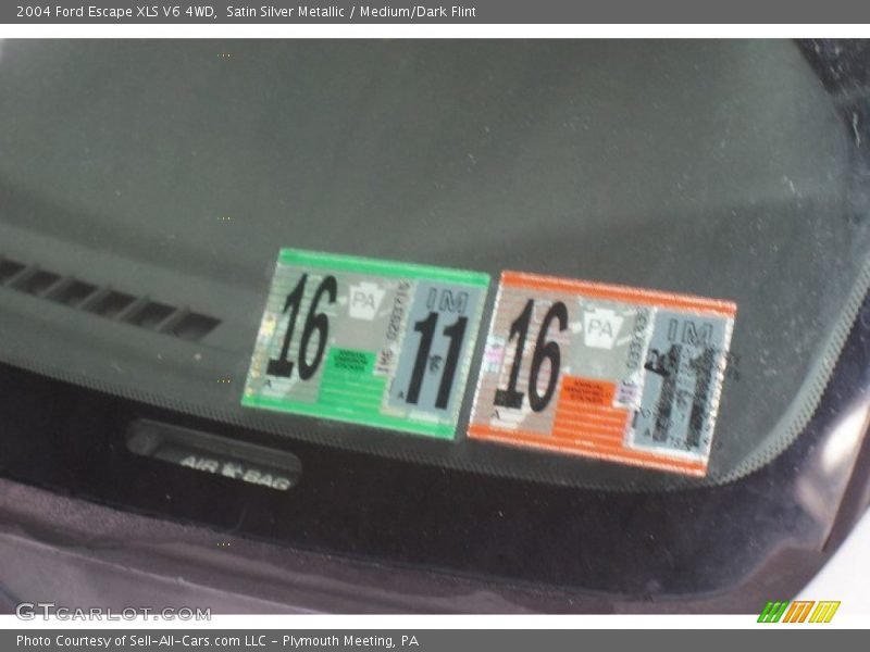 Satin Silver Metallic / Medium/Dark Flint 2004 Ford Escape XLS V6 4WD