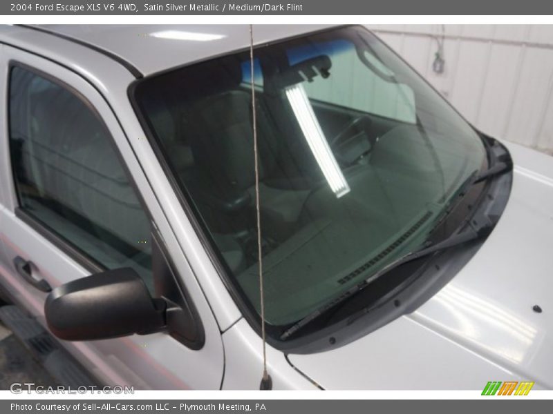 Satin Silver Metallic / Medium/Dark Flint 2004 Ford Escape XLS V6 4WD