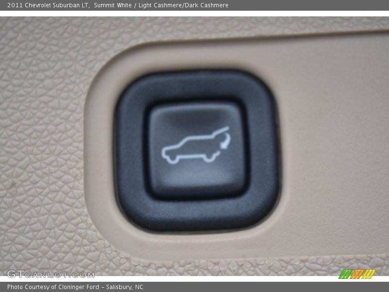Summit White / Light Cashmere/Dark Cashmere 2011 Chevrolet Suburban LT