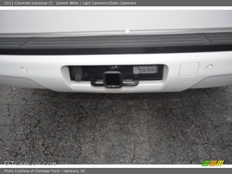 Summit White / Light Cashmere/Dark Cashmere 2011 Chevrolet Suburban LT