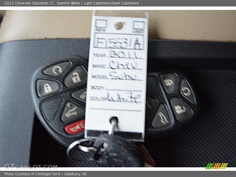 Summit White / Light Cashmere/Dark Cashmere 2011 Chevrolet Suburban LT