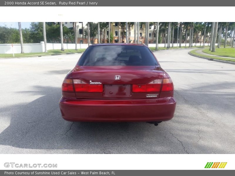 Ruby Red Pearl / Ivory 2000 Honda Accord SE Sedan