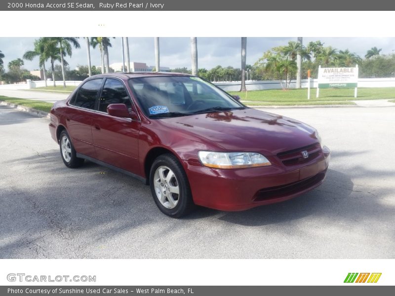 Front 3/4 View of 2000 Accord SE Sedan