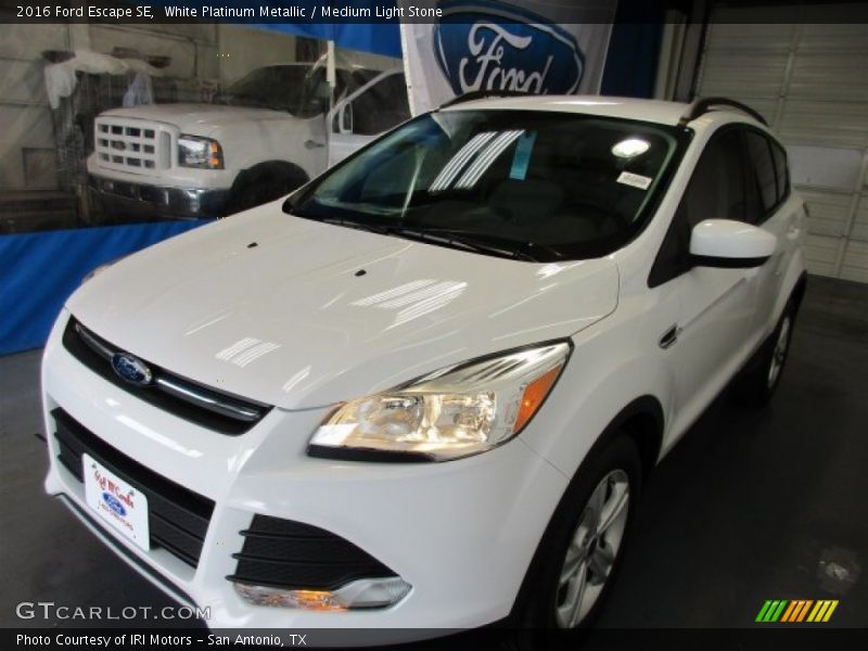 White Platinum Metallic / Medium Light Stone 2016 Ford Escape SE