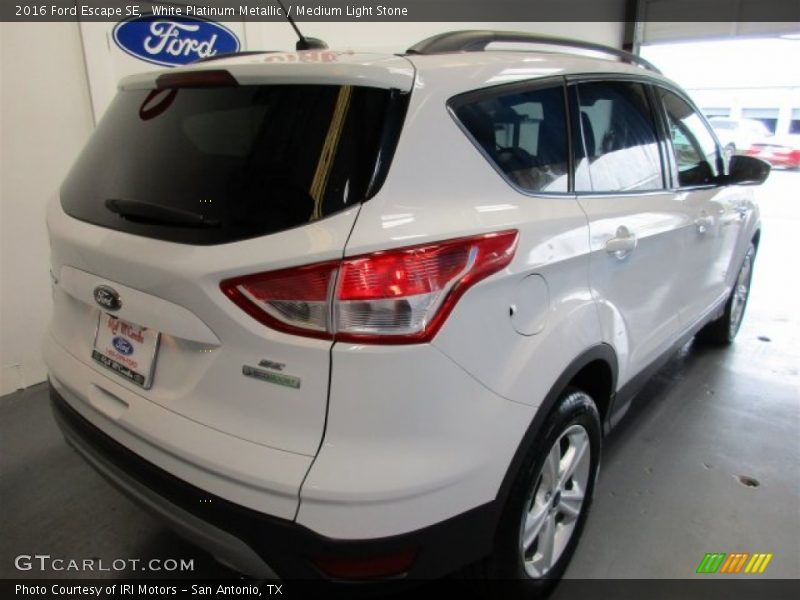 White Platinum Metallic / Medium Light Stone 2016 Ford Escape SE