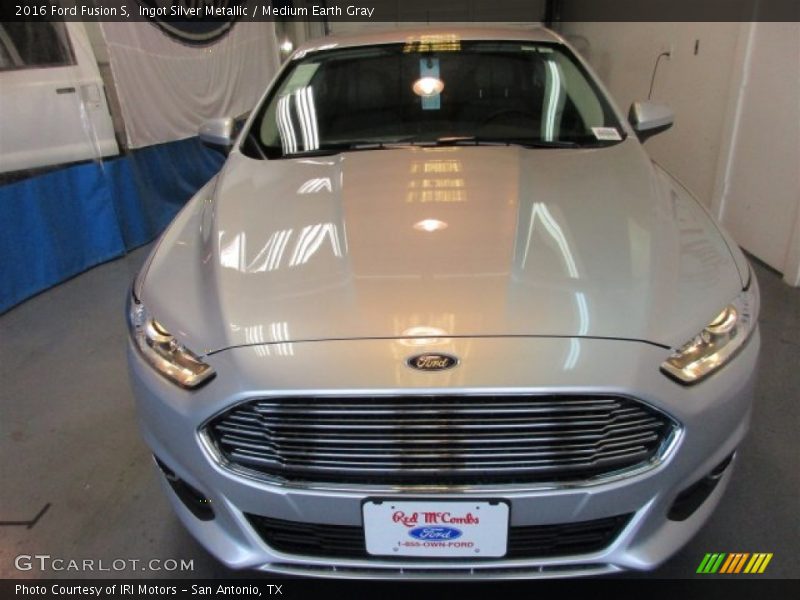 Ingot Silver Metallic / Medium Earth Gray 2016 Ford Fusion S