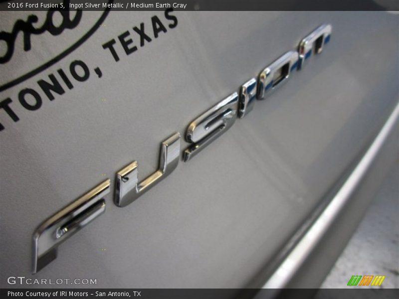 Ingot Silver Metallic / Medium Earth Gray 2016 Ford Fusion S