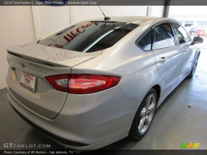 Ingot Silver Metallic / Medium Earth Gray 2016 Ford Fusion S