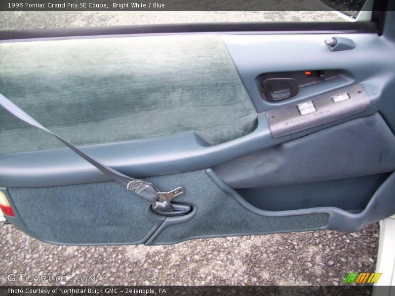 Bright White / Blue 1996 Pontiac Grand Prix SE Coupe