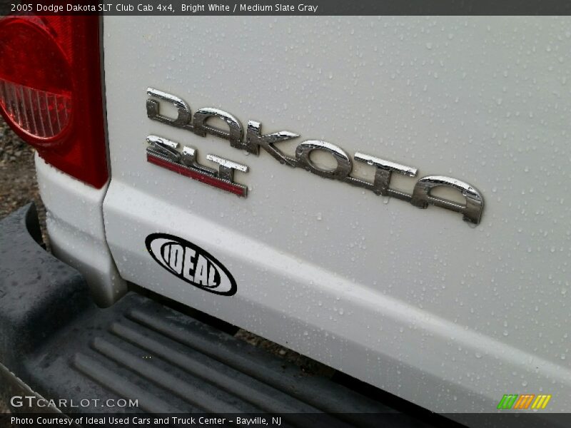 Bright White / Medium Slate Gray 2005 Dodge Dakota SLT Club Cab 4x4