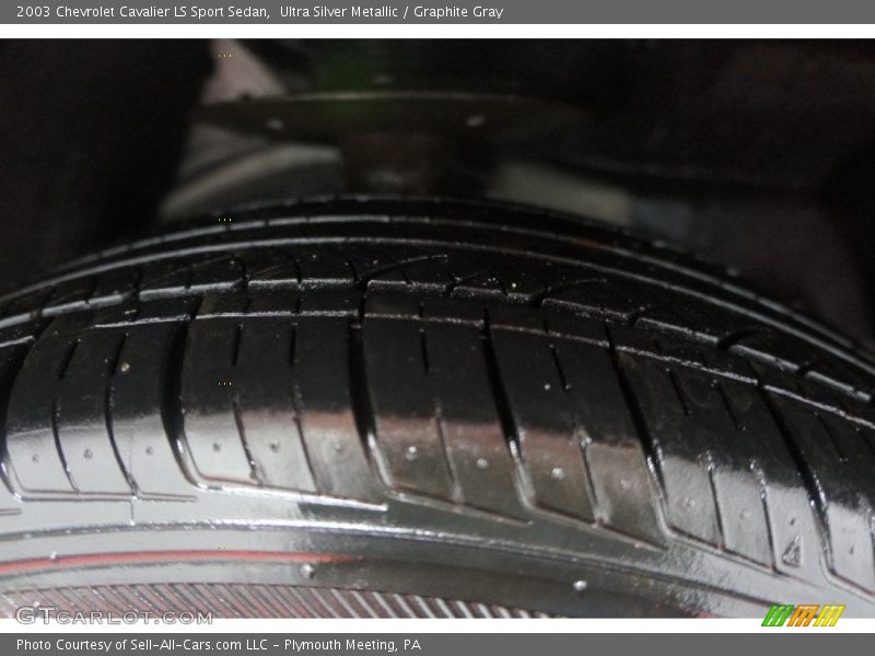 Ultra Silver Metallic / Graphite Gray 2003 Chevrolet Cavalier LS Sport Sedan