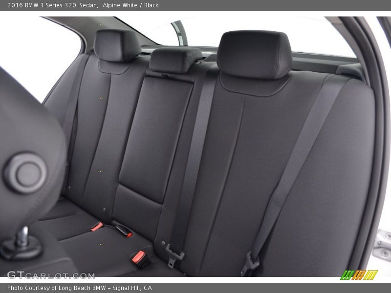 Alpine White / Black 2016 BMW 3 Series 320i Sedan