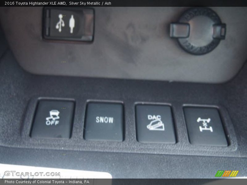 Silver Sky Metallic / Ash 2016 Toyota Highlander XLE AWD