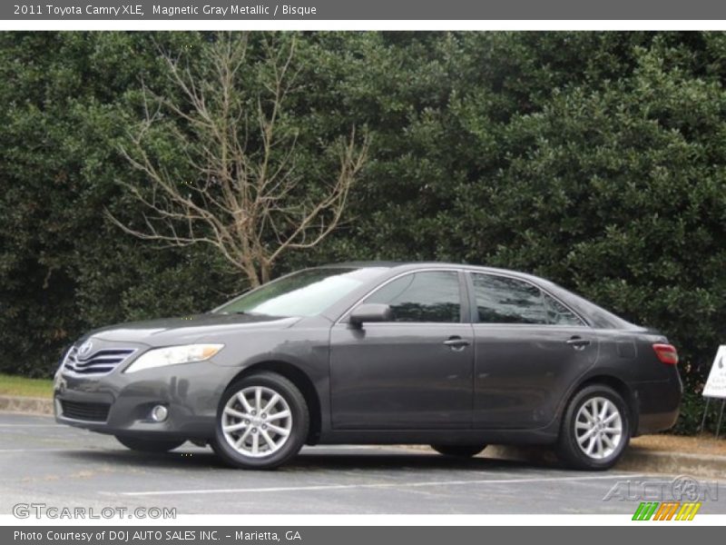 Magnetic Gray Metallic / Bisque 2011 Toyota Camry XLE