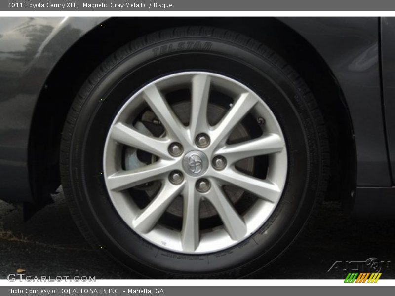 Magnetic Gray Metallic / Bisque 2011 Toyota Camry XLE