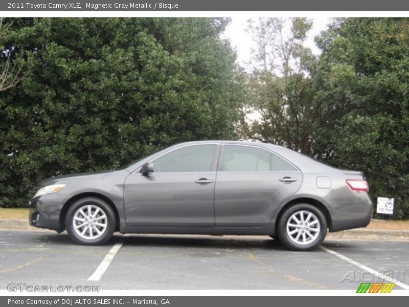 Magnetic Gray Metallic / Bisque 2011 Toyota Camry XLE