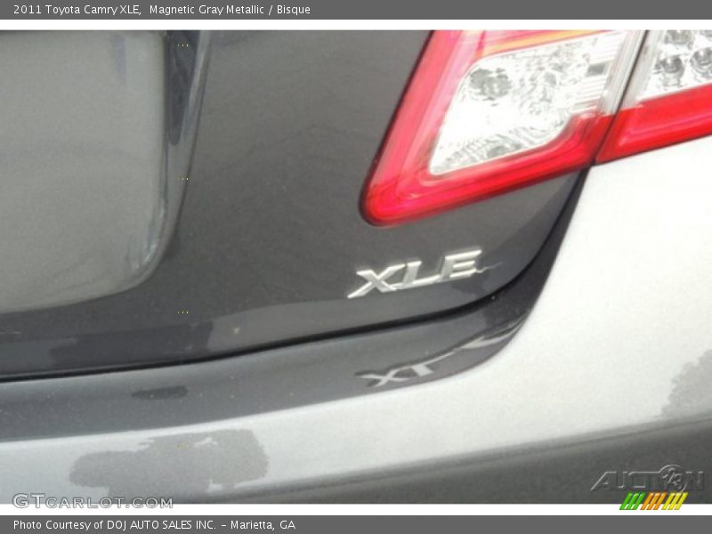 Magnetic Gray Metallic / Bisque 2011 Toyota Camry XLE