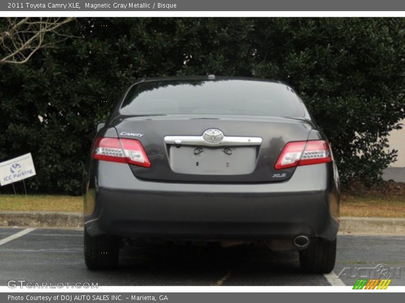 Magnetic Gray Metallic / Bisque 2011 Toyota Camry XLE
