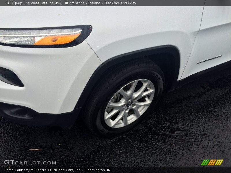 Bright White / Iceland - Black/Iceland Gray 2014 Jeep Cherokee Latitude 4x4