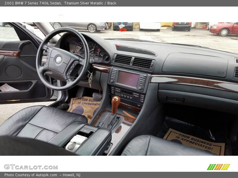 Dashboard of 2001 7 Series 740iL Sedan