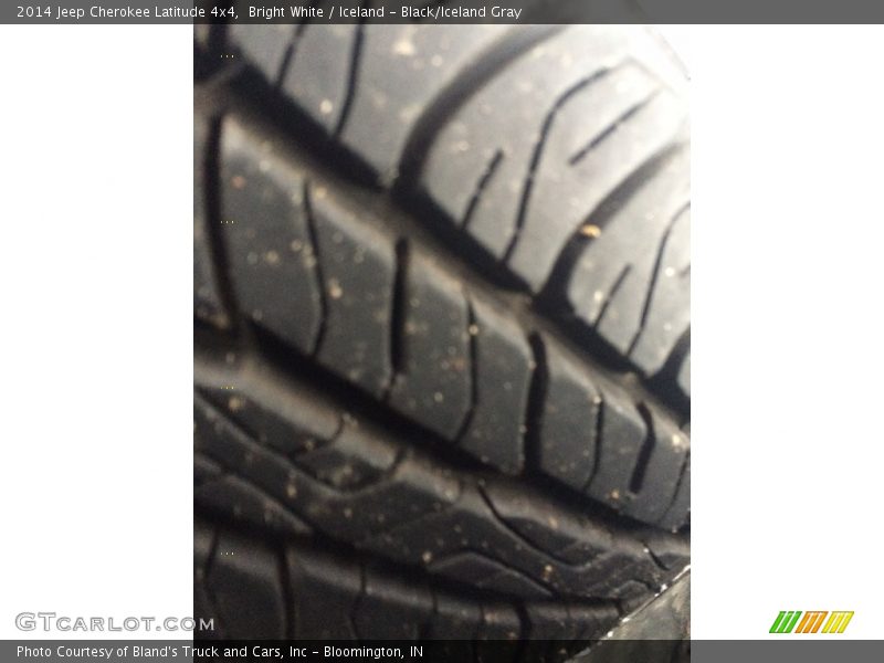 Bright White / Iceland - Black/Iceland Gray 2014 Jeep Cherokee Latitude 4x4