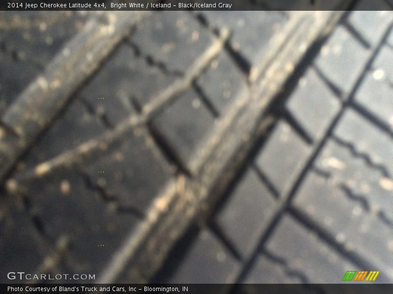 Bright White / Iceland - Black/Iceland Gray 2014 Jeep Cherokee Latitude 4x4