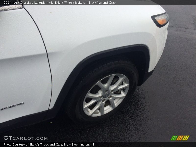 Bright White / Iceland - Black/Iceland Gray 2014 Jeep Cherokee Latitude 4x4