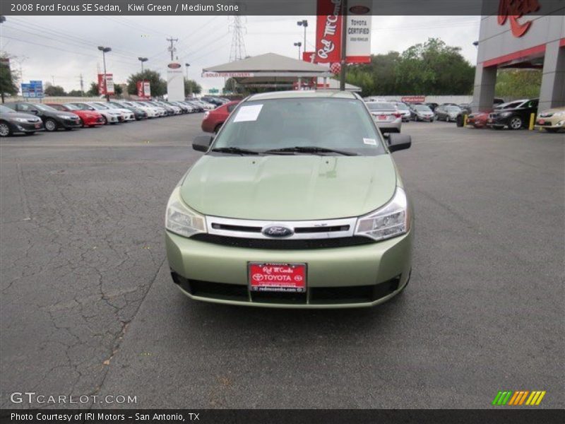 Kiwi Green / Medium Stone 2008 Ford Focus SE Sedan
