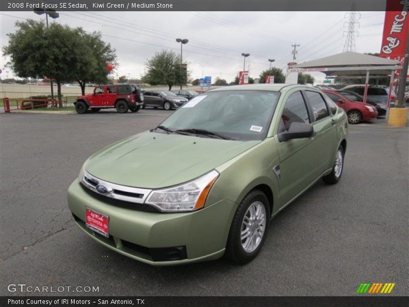 Kiwi Green / Medium Stone 2008 Ford Focus SE Sedan