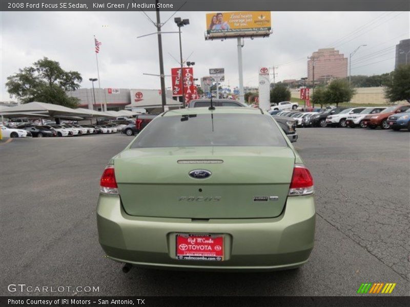 Kiwi Green / Medium Stone 2008 Ford Focus SE Sedan