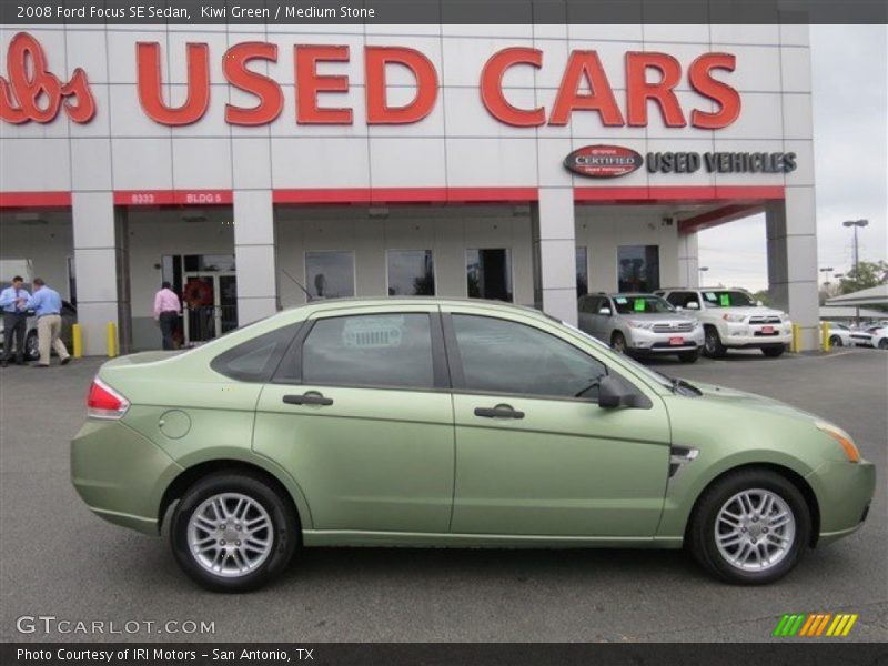 Kiwi Green / Medium Stone 2008 Ford Focus SE Sedan