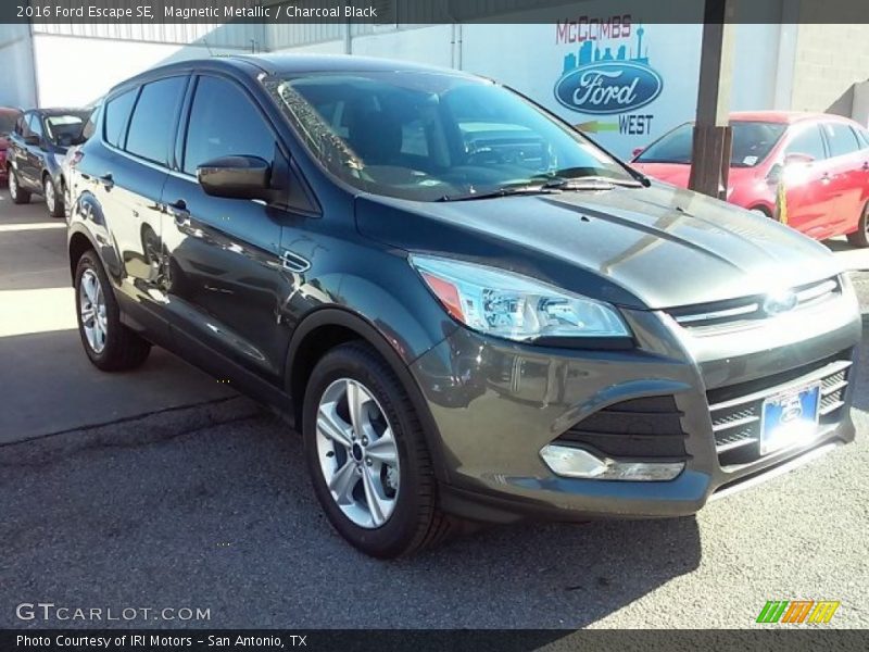 Magnetic Metallic / Charcoal Black 2016 Ford Escape SE