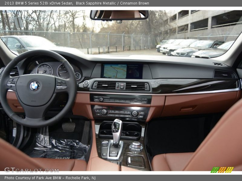 Dashboard of 2013 5 Series 528i xDrive Sedan