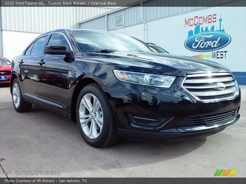 Tuxedo Black Metallic / Charcoal Black 2015 Ford Taurus SEL