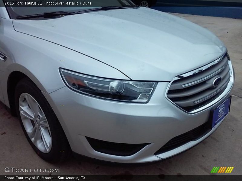 Ingot Silver Metallic / Dune 2015 Ford Taurus SE