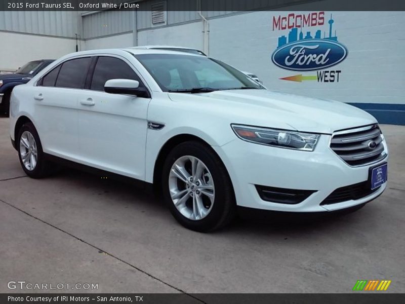Oxford White / Dune 2015 Ford Taurus SEL