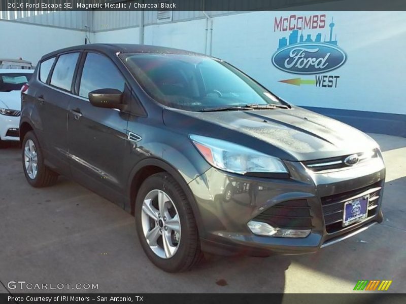 Magnetic Metallic / Charcoal Black 2016 Ford Escape SE