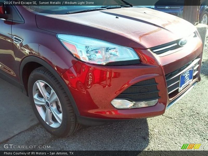 Sunset Metallic / Medium Light Stone 2016 Ford Escape SE