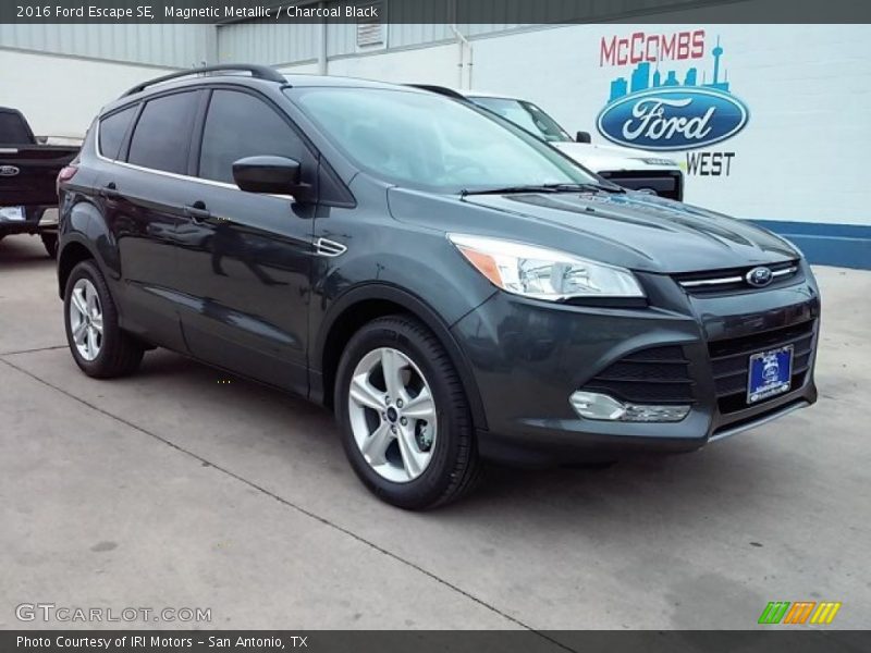 Magnetic Metallic / Charcoal Black 2016 Ford Escape SE