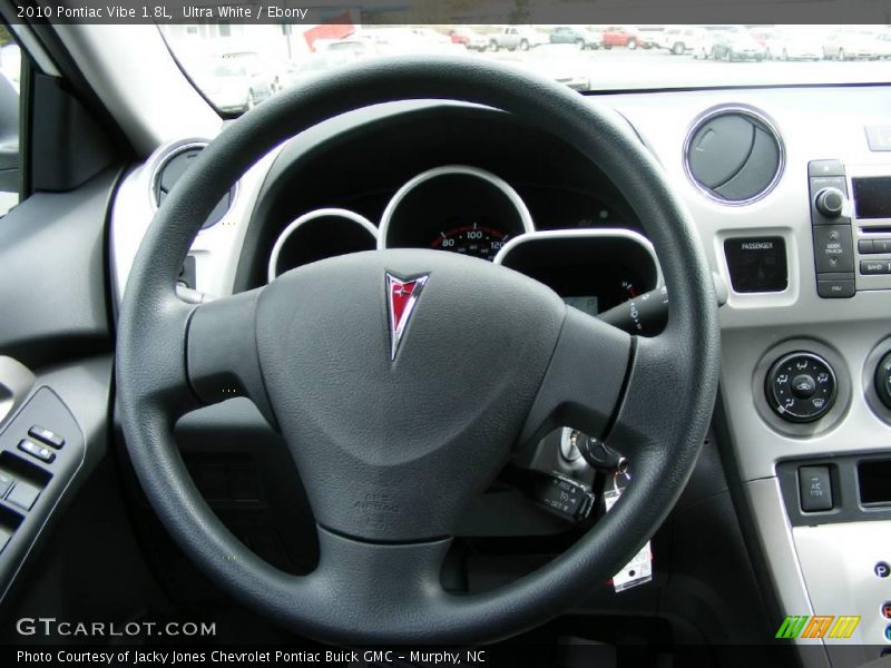 Ultra White / Ebony 2010 Pontiac Vibe 1.8L