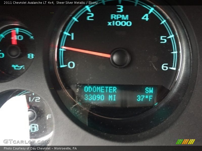 Sheer Silver Metallic / Ebony 2011 Chevrolet Avalanche LT 4x4