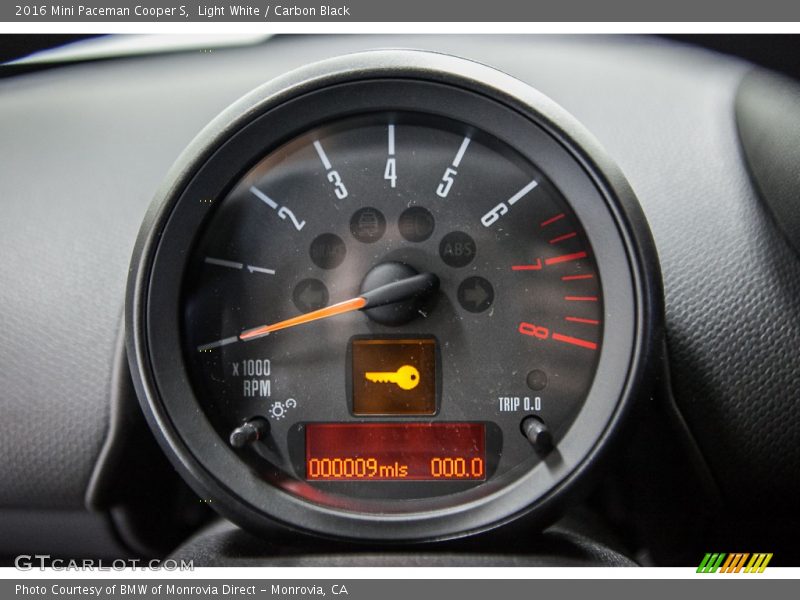 Light White / Carbon Black 2016 Mini Paceman Cooper S